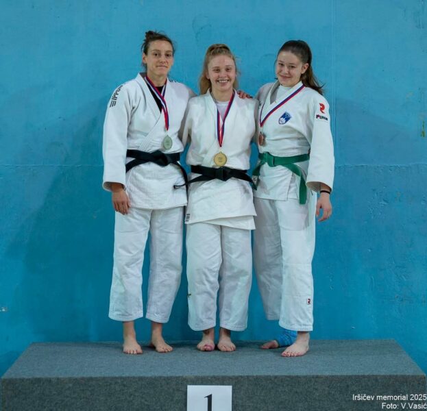 Siegerehrung AK-Damen -63 kg mit Christina Raffler