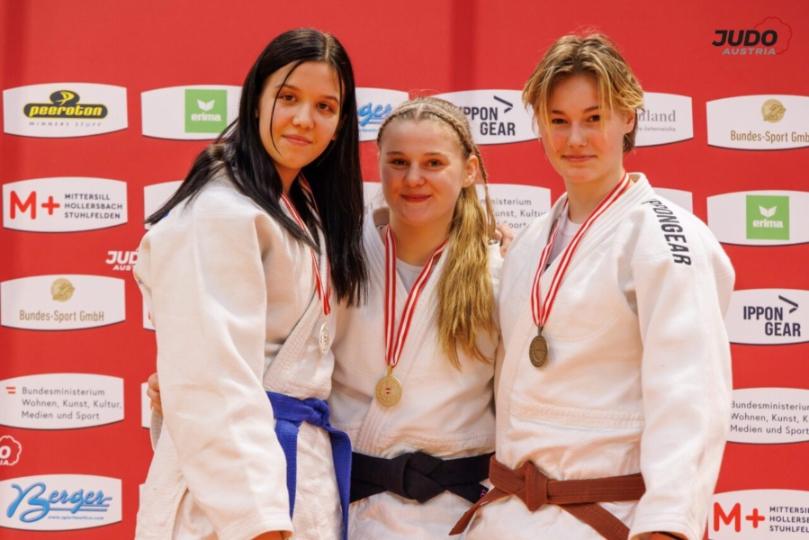 oppeneiger-franziska-siegerehrung-Oliver-Sellner-Oesterreichische-Meisterschaft-U18-2026-68168